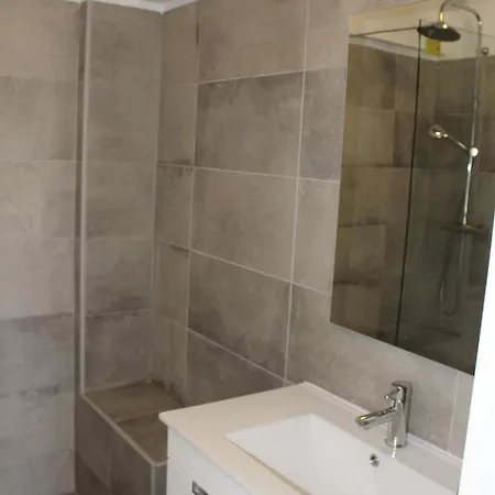 Appartement Front 2 *